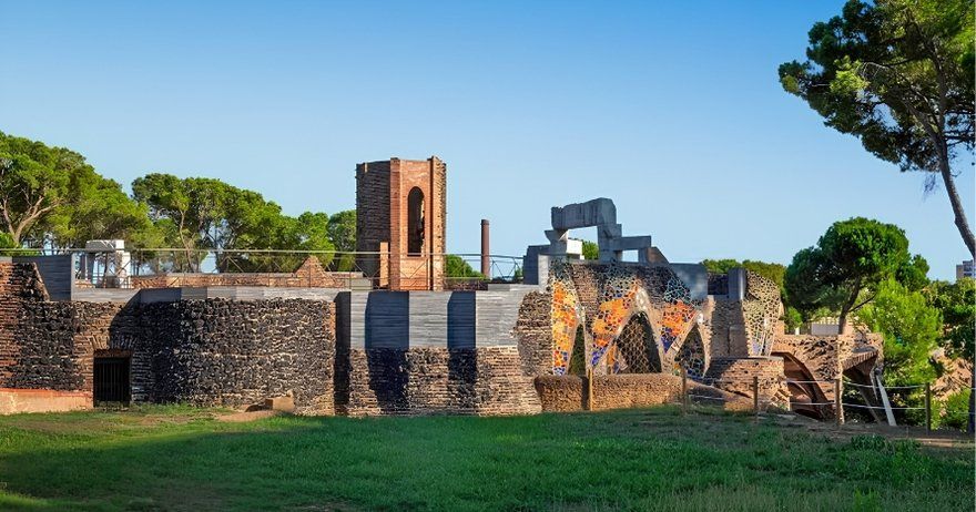 Colònia Güell - Visita a la Cripta y la Colonia Güell con audioguía