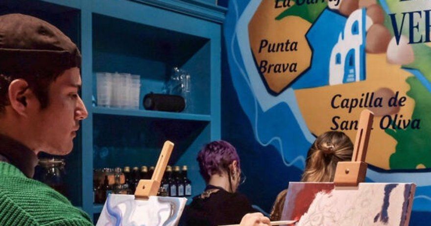 Pinta un cuadro con vermut: arte, picoteo y barra libre