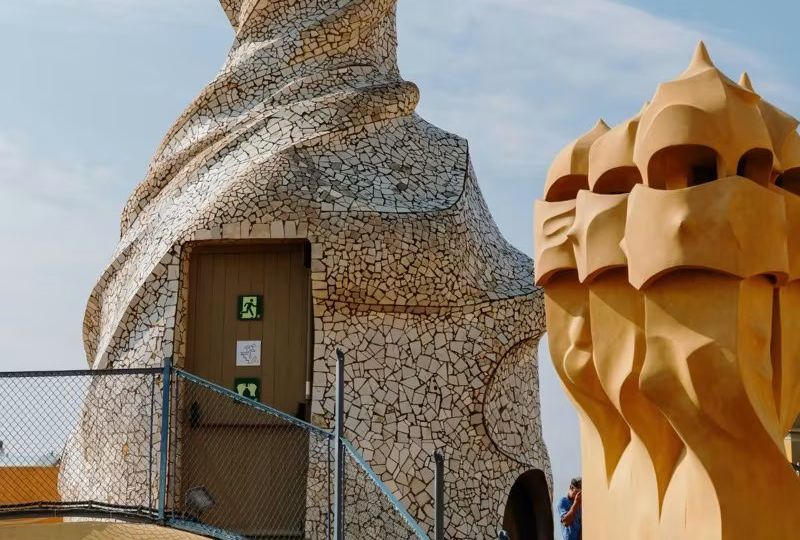 La Pedrera y Casa Milà: Tour guiado por un guía local (en Inglés)