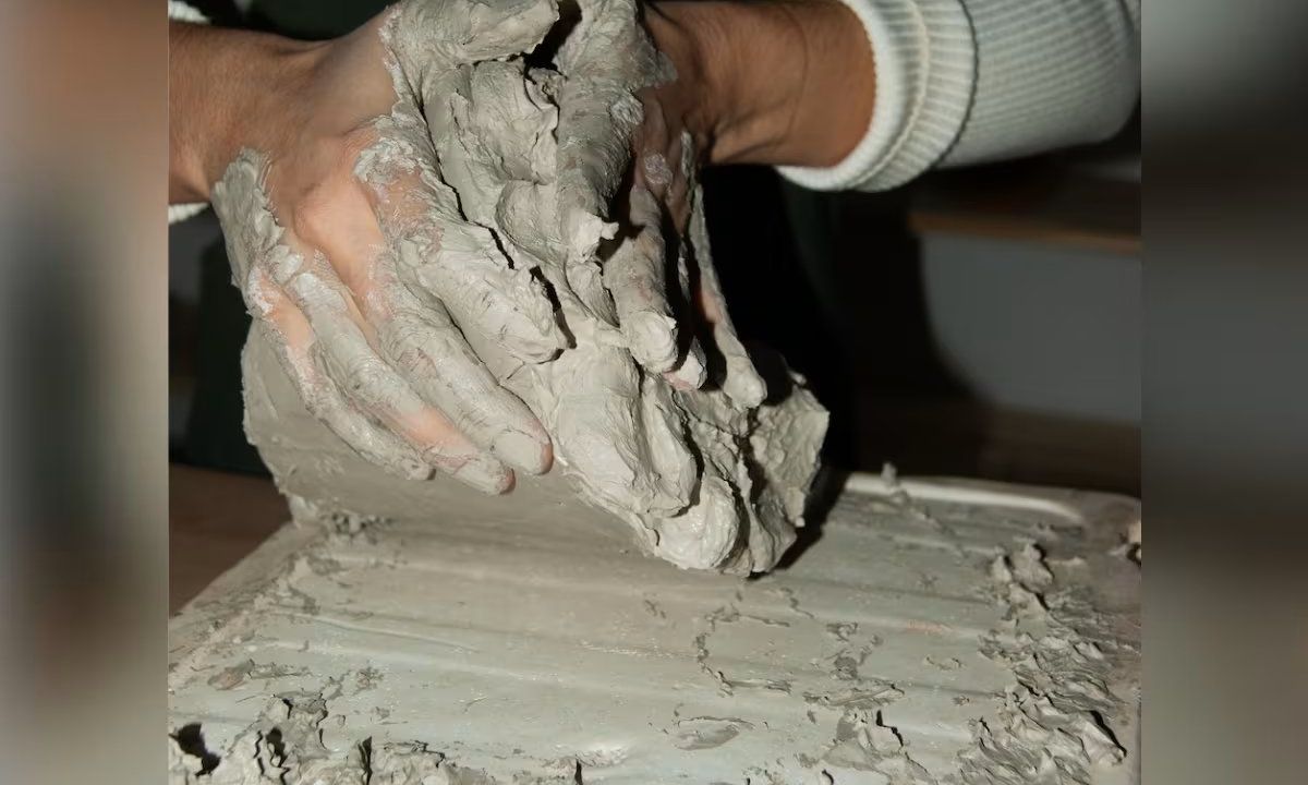 Crea y pinta tu pieza de cerámica + copa de vino!