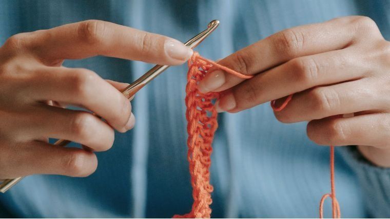 Taller 'Enganxa't al ganxet'