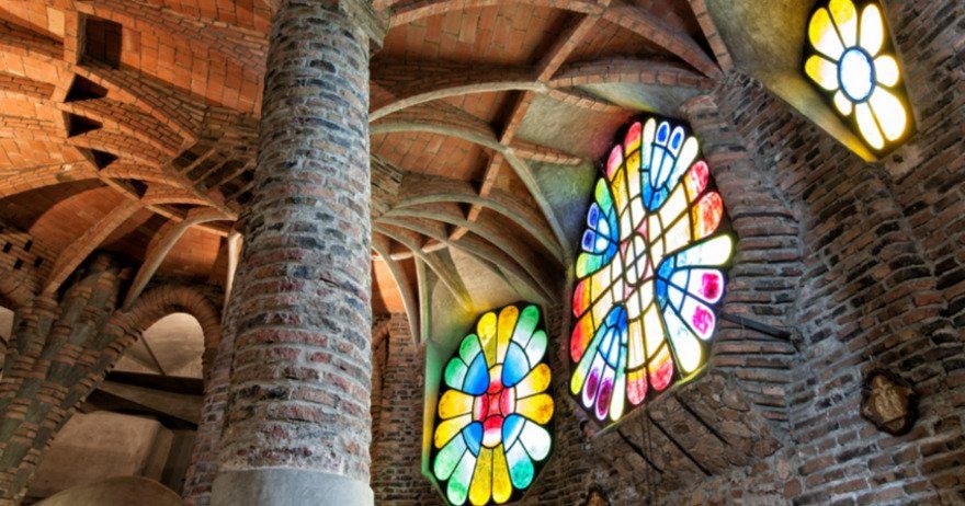 Colònia - Visita guiada a la Cripta y la Colonia Güell