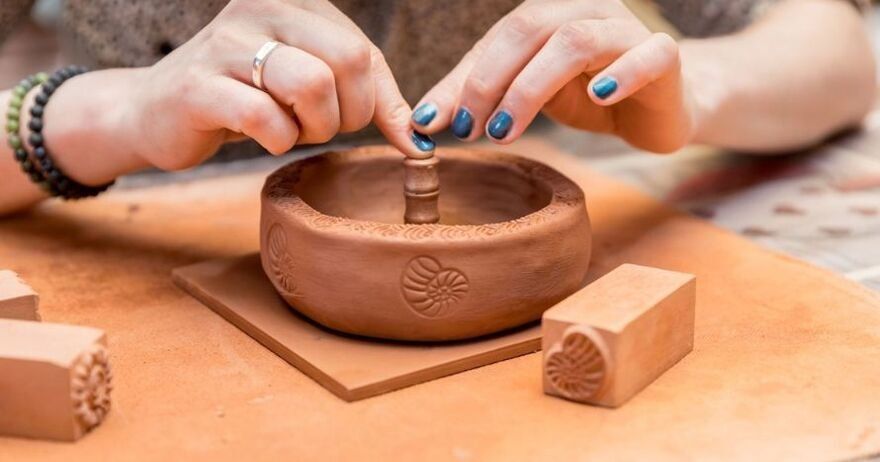 Poble Espanyol - Taller artesanal: crea y decora un cuenco de cerámica