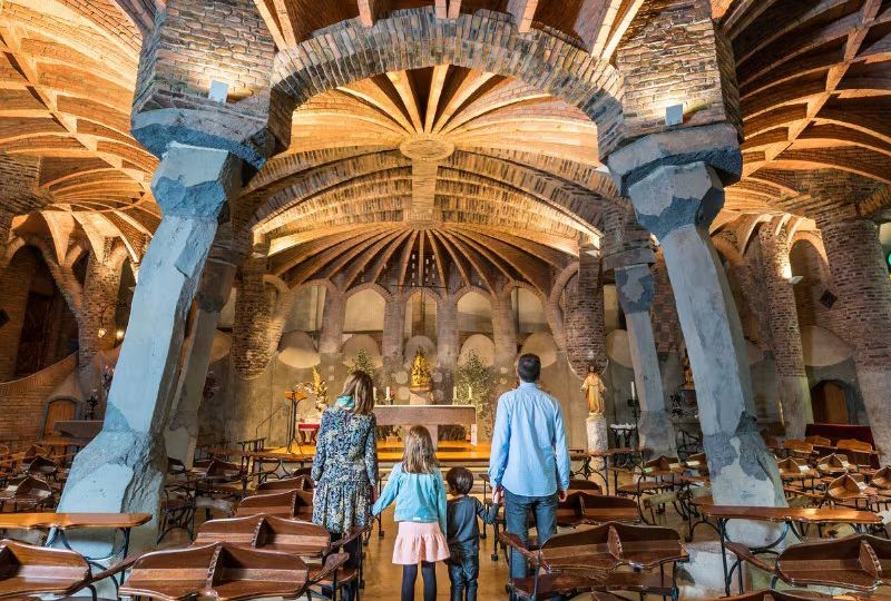 Entradas a la Cripta y la Colonia Güell con audioguía