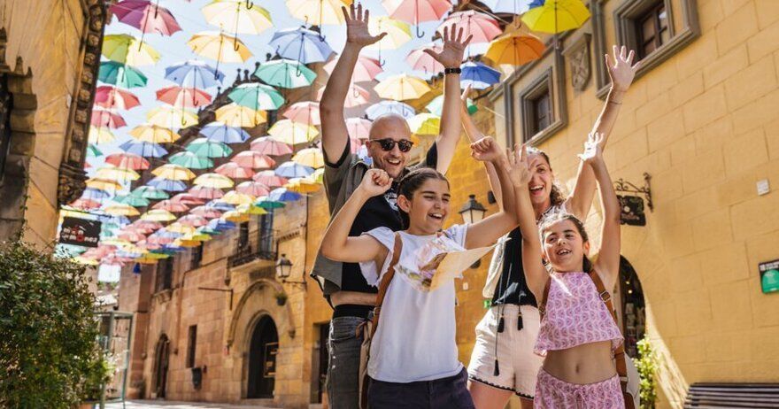 Aventura arqueológica en Poble Espanyol