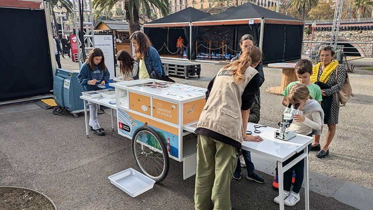 Laboratori de la Platja: descobrim els microplàstics!