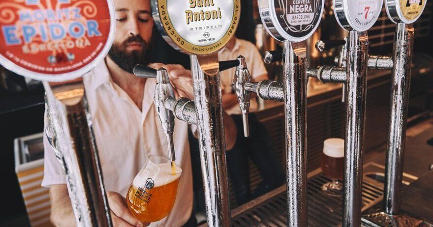 Taller de tiraje de cerveza en fábrica Moritz