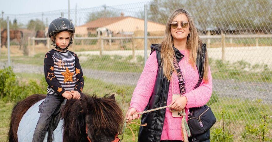 La vuelta en poni: la magia de pasear en poni