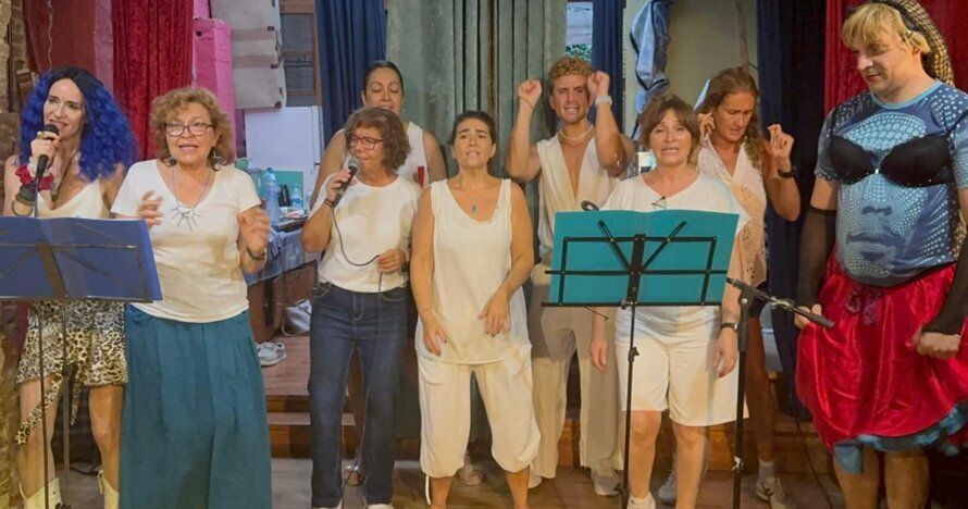 Un altre Mama mia. concert teatralitzat. Encantando i Casa Contes