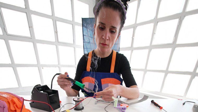 Debat i performance 'Reinventant la tecnologia de les cures'