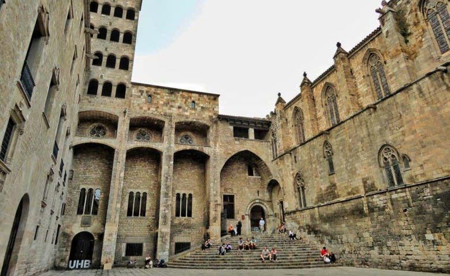 Tour de Barcelona al completo en grupo reducido con entradas