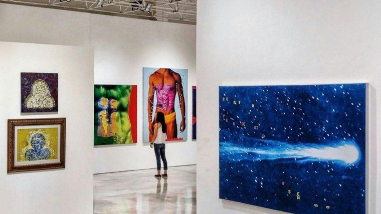 Exposición “Sortint del marc”