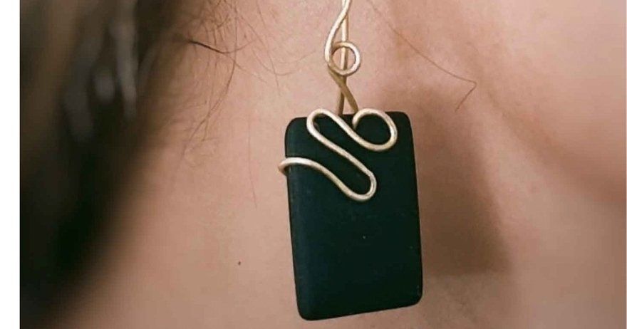 Poble Espanyol - Taller artesanal: joyería en piedra con cobre