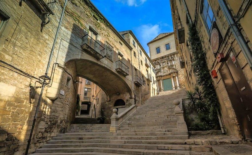 Catalunya Bus Turístic - Girona Walking Tour & Cathedral Entry