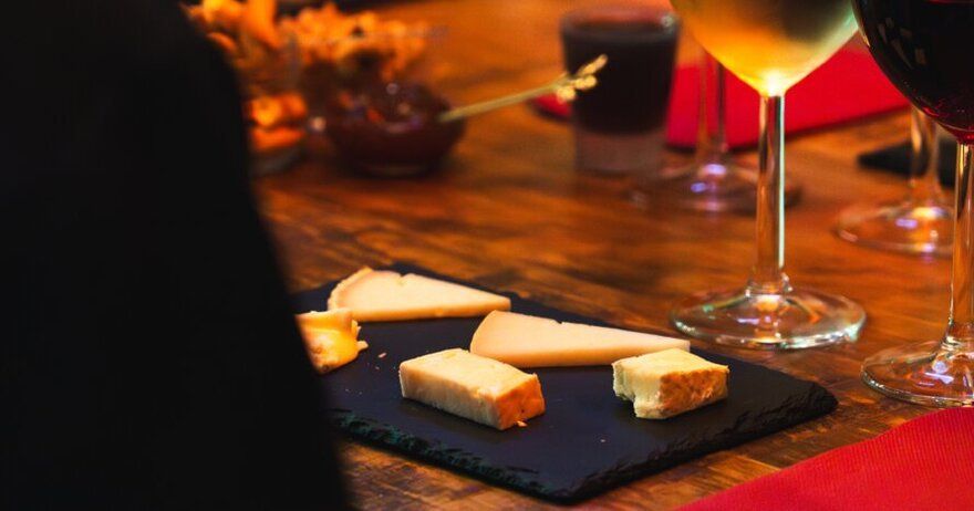 Cata de queso con maridaje de vinos