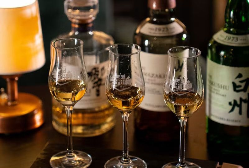 Cata whisky Japonés en the circle