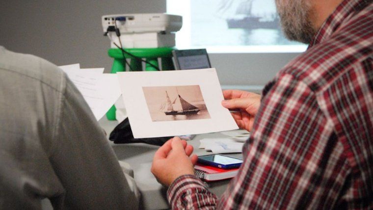 Sesiones de identificación de fotografías navales