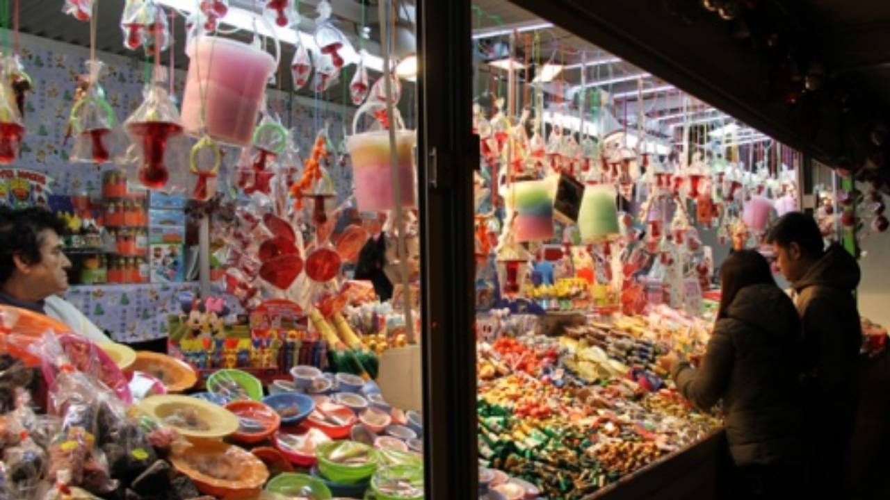 La magia de la Feria de Santo Tomás y Reyes: tradición, artesanía y sabor en el corazón de Barcelona