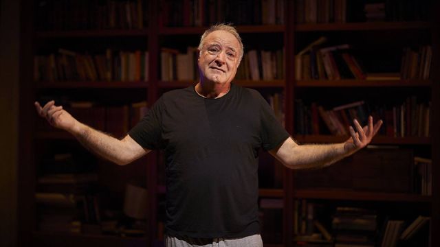 Mort d’un comediant: una reflexión teatral sobre la identidad y la redención