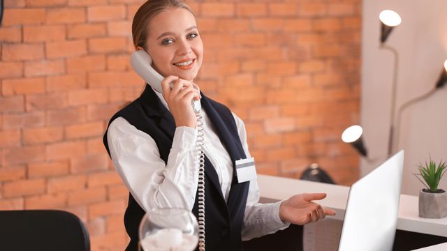 Tips para elegir a tu empresa de auxiliares de servicio en Barcelona