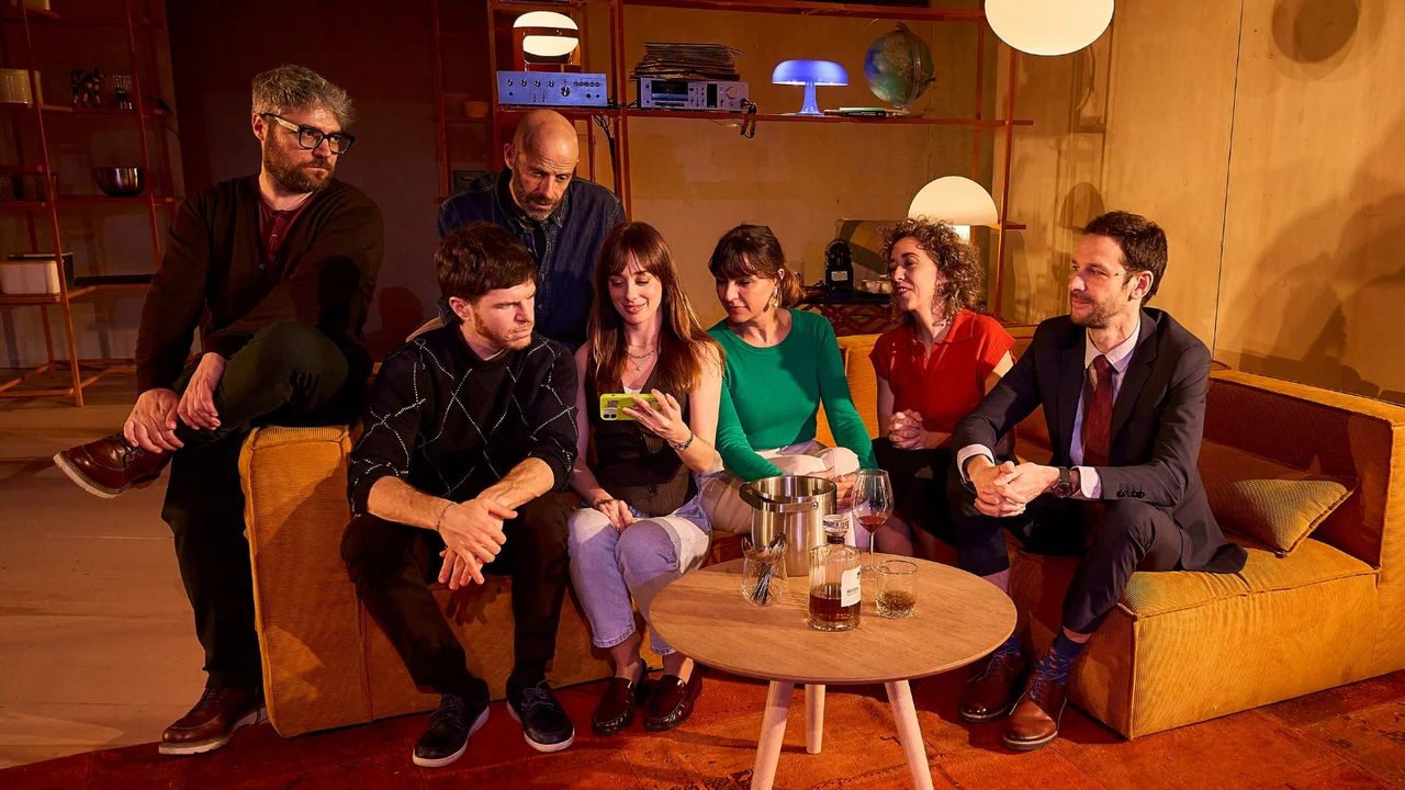 Risas y reflexiones en el teatro: Perfectes desconeguts y No me toques el cuento