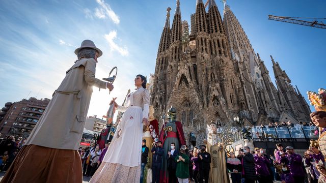 El pasacalle de cultura popular: una celebración vibrante en Barcelona