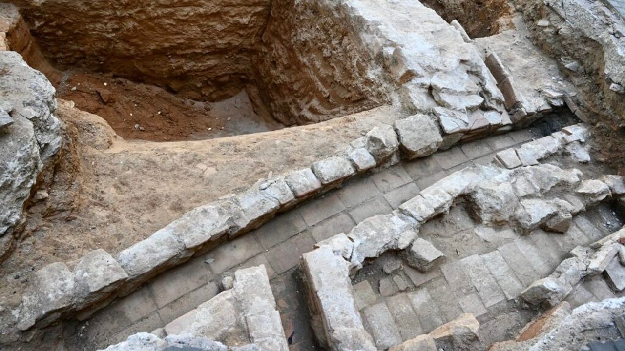Itinerari arqueològic per la Rambla: la historia que emerge bajo el paseo