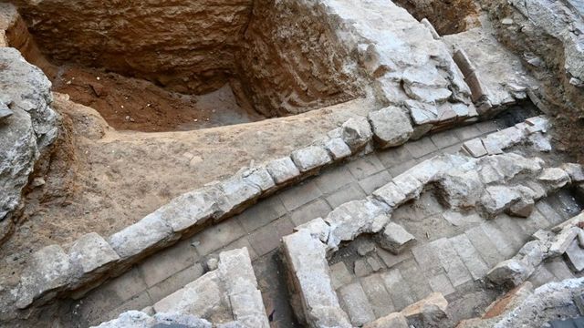 Itinerari arqueològic per la Rambla: la historia que emerge bajo el paseo