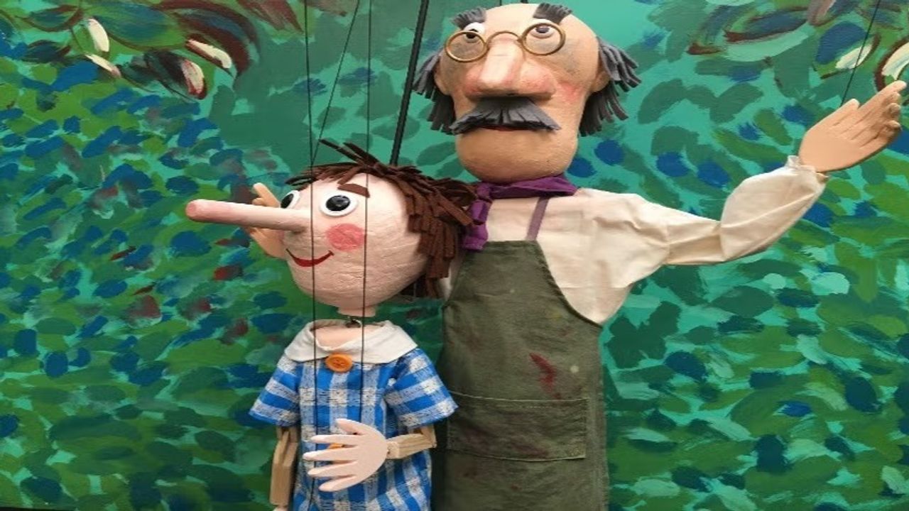 Pinocho cobra vida con marionetas en La Casa dels Contes