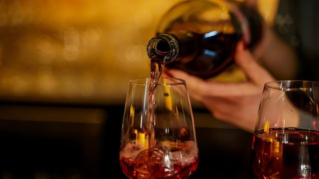 Bares de vinos en Barcelona para tomar la copa con calma