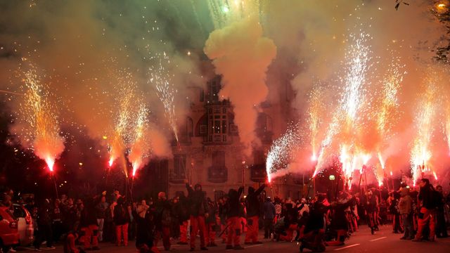 La Festa Major del Clot-Camp de l’Arpa alarga el otoño festivo con cultura popular y correfoc