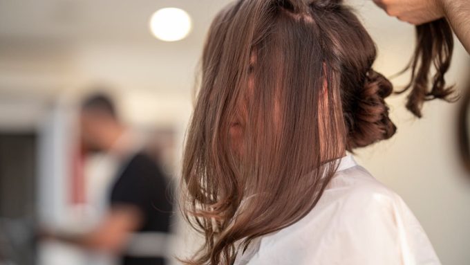 3 peluquerías que trabajan barros en Barcelona