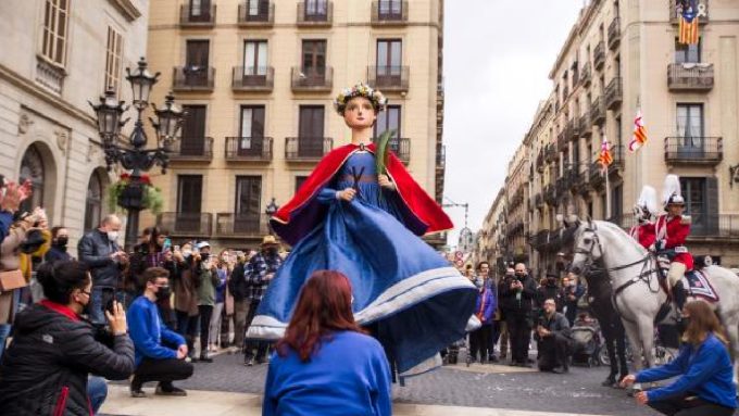 Descubre las Festes de Santa Eulàlia 2025: Tradición y Cultura en Barcelona
