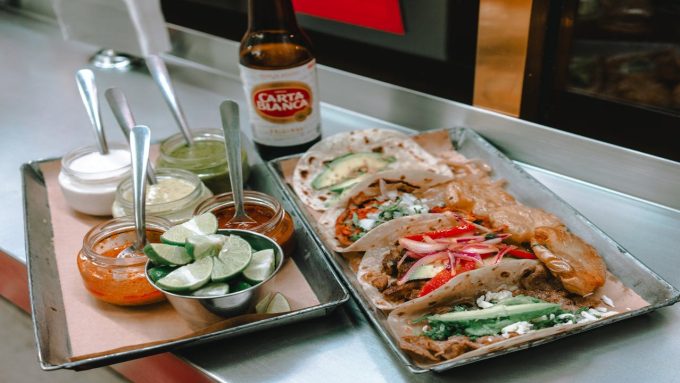 Estos mexicanos sirven los mejores tacos de Barcelona